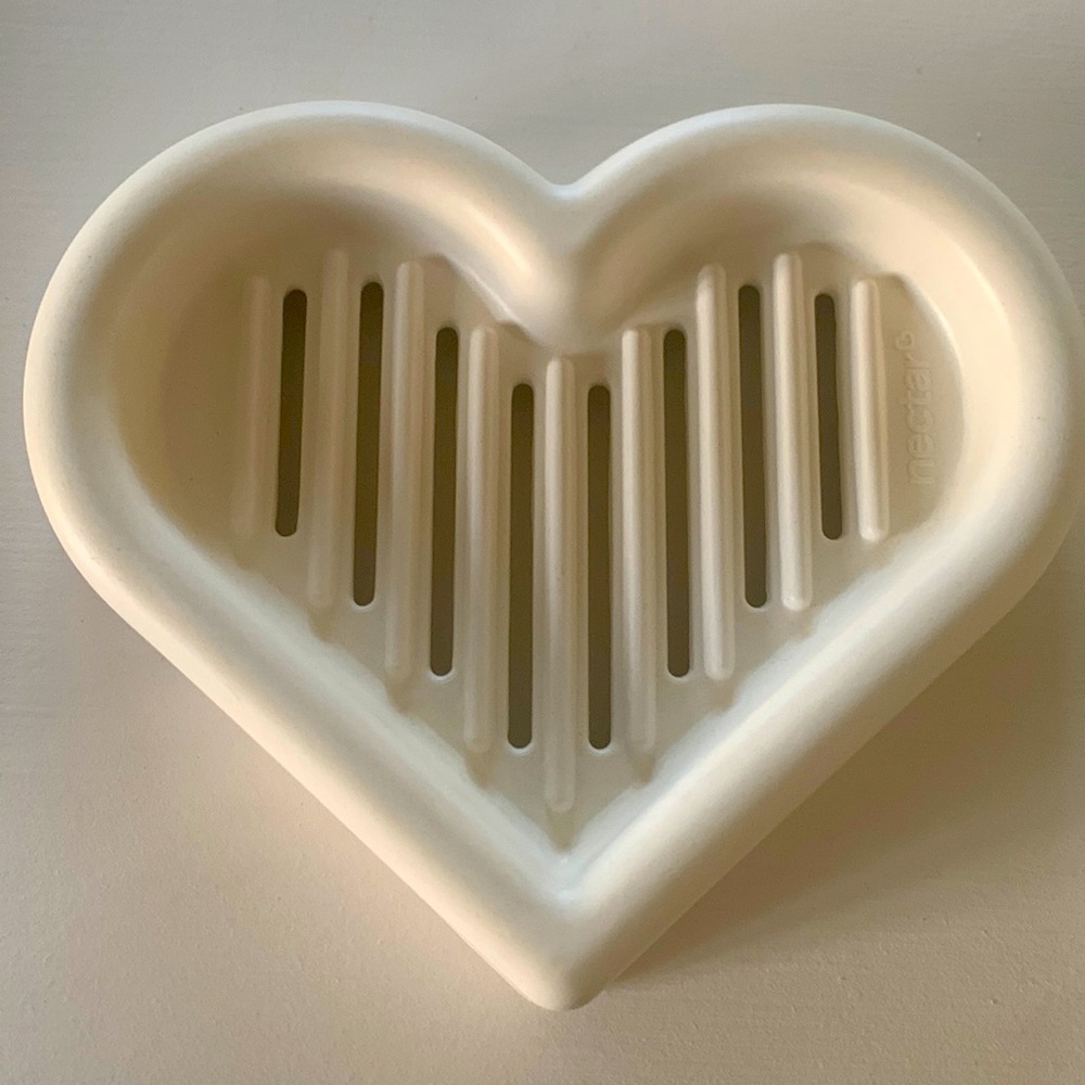 NWOT. Bamboo Heart Soap Dish by Nectar.